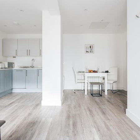 בורנמות' Contemporary Two Bedroom Duplex - Secluded Residence With Parking In A Prime Central Location מראה חיצוני תמונה
