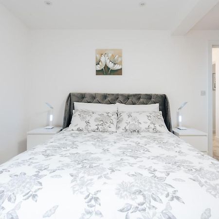 בורנמות' Contemporary Two Bedroom Duplex - Secluded Residence With Parking In A Prime Central Location מראה חיצוני תמונה