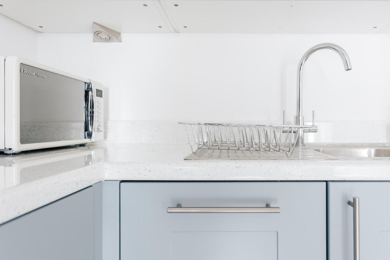 בורנמות' Contemporary Two Bedroom Duplex - Secluded Residence With Parking In A Prime Central Location מראה חיצוני תמונה