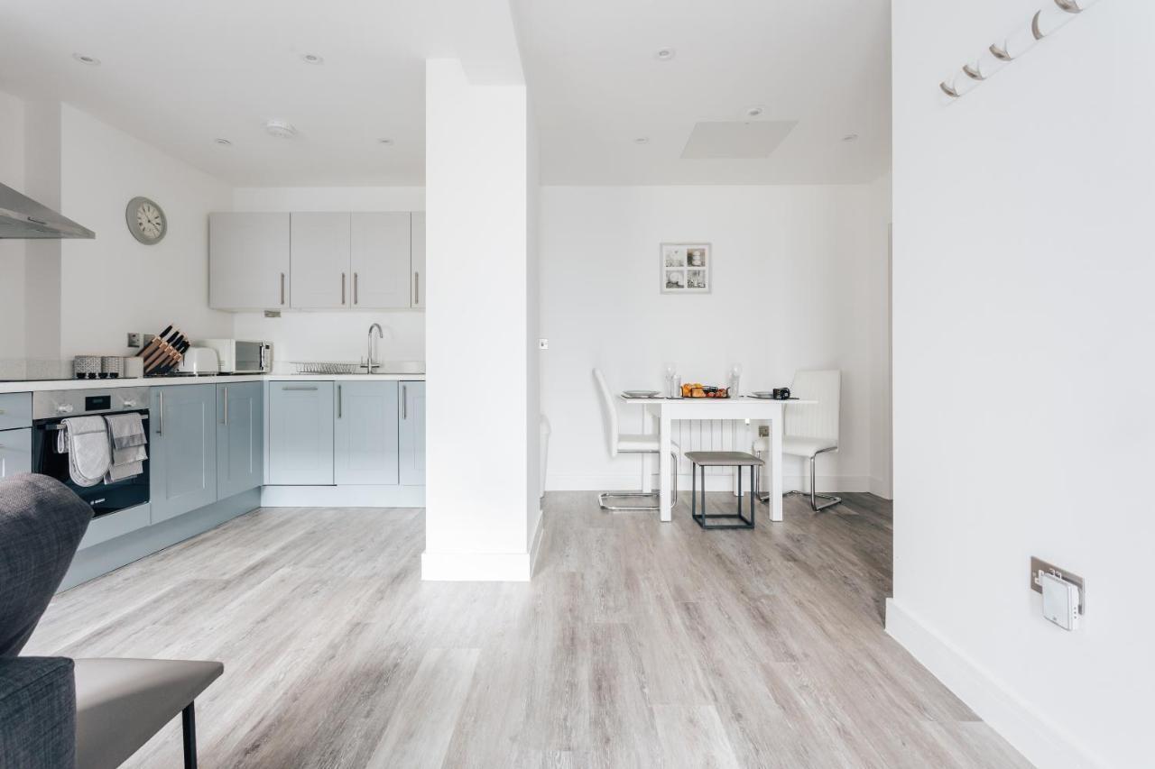 בורנמות' Contemporary Two Bedroom Duplex - Secluded Residence With Parking In A Prime Central Location מראה חיצוני תמונה