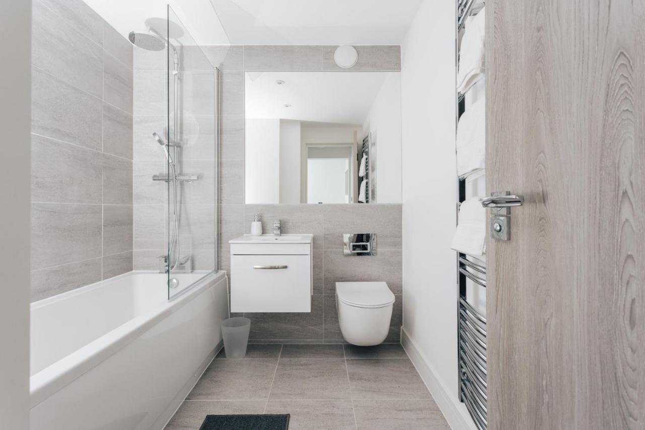 בורנמות' Contemporary Two Bedroom Duplex - Secluded Residence With Parking In A Prime Central Location מראה חיצוני תמונה