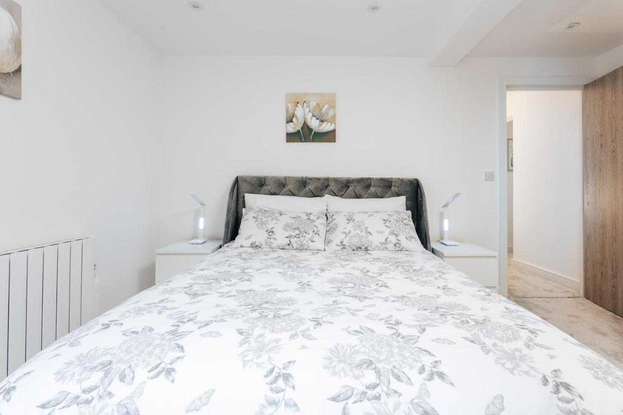 בורנמות' Contemporary Two Bedroom Duplex - Secluded Residence With Parking In A Prime Central Location מראה חיצוני תמונה
